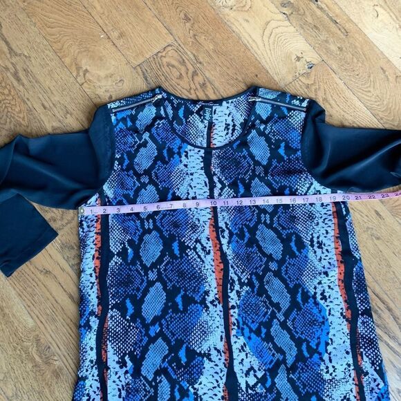 𝅺Kenneth‎ Cole Sheer Animal Print Apparel Top - Picture 6 of 13